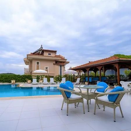 Luxury With Private Pool- Lorraine פאטהיה